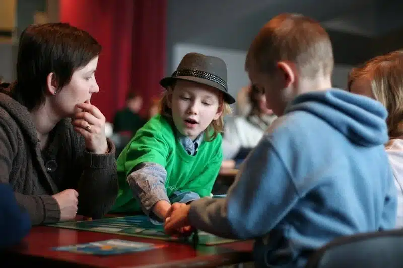 Breki að kenna spil á Vetrarhátíð í Ráðhúsinu 2013